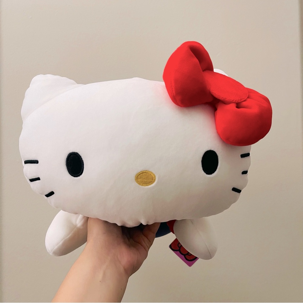 🌹 NWT Hello Kitty Laying Down Weighted Soft Plush